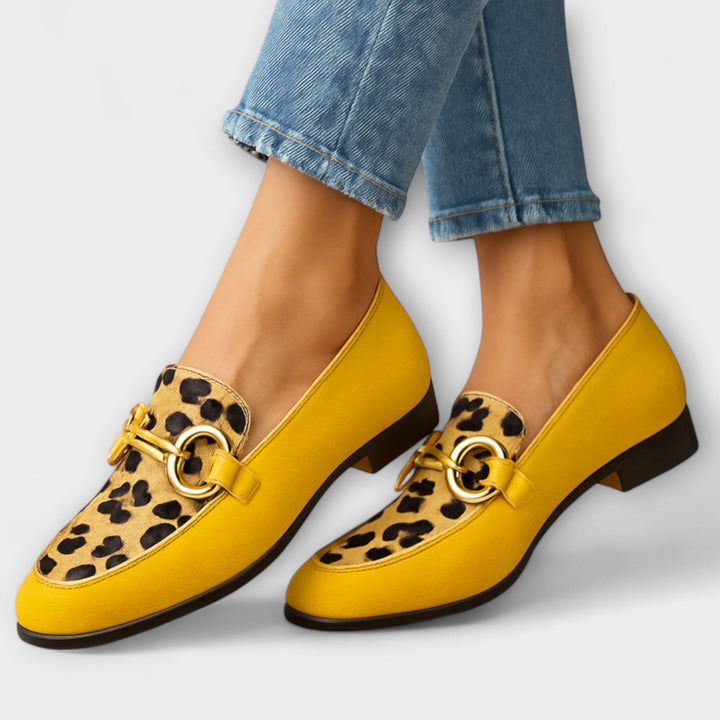 Sonia Zapatillas con Estampado Animal y Hebilla Decorativa